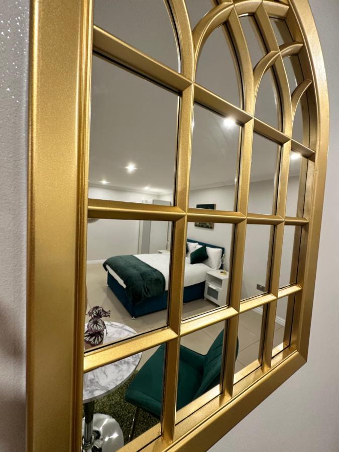 Luxury Studio Apartment Harrow on the Hill Exteriör bild