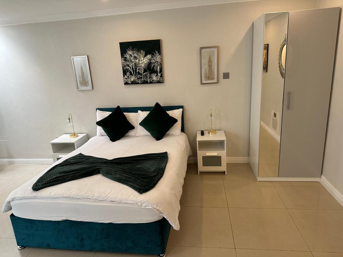 Luxury Studio Apartment Harrow on the Hill Exteriör bild