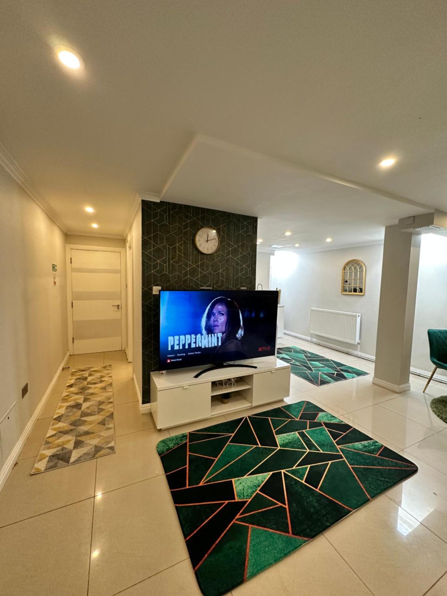Luxury Studio Apartment Harrow on the Hill Exteriör bild