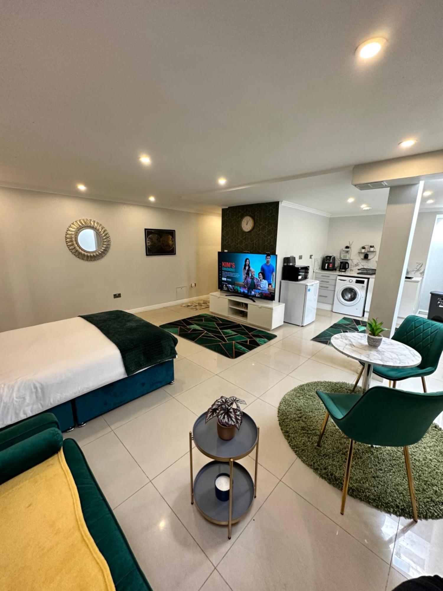 Luxury Studio Apartment Harrow on the Hill Exteriör bild