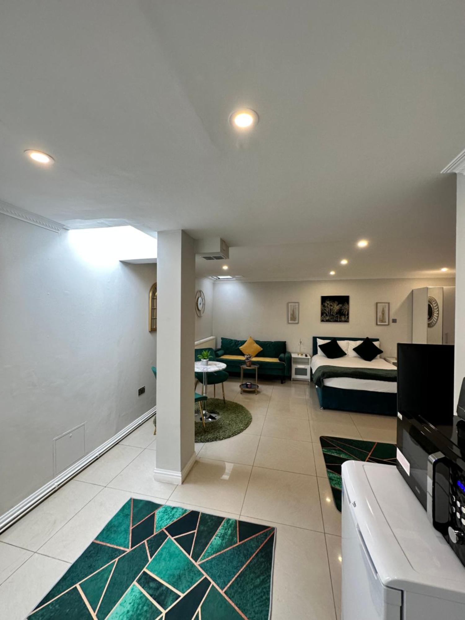 Luxury Studio Apartment Harrow on the Hill Exteriör bild