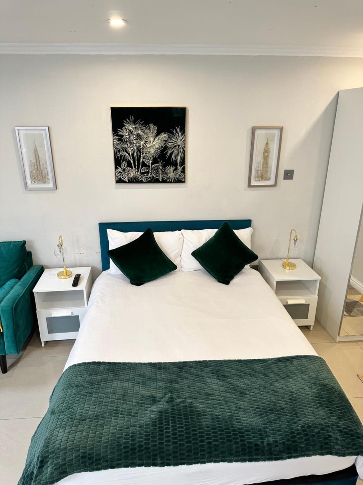 Luxury Studio Apartment Harrow on the Hill Exteriör bild