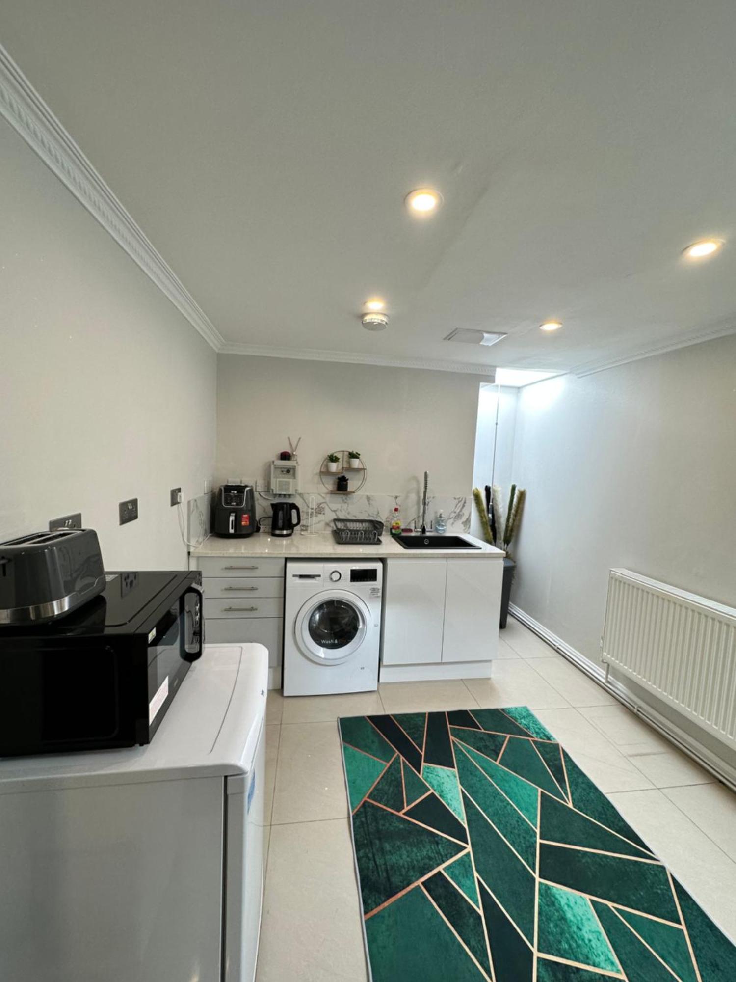 Luxury Studio Apartment Harrow on the Hill Exteriör bild
