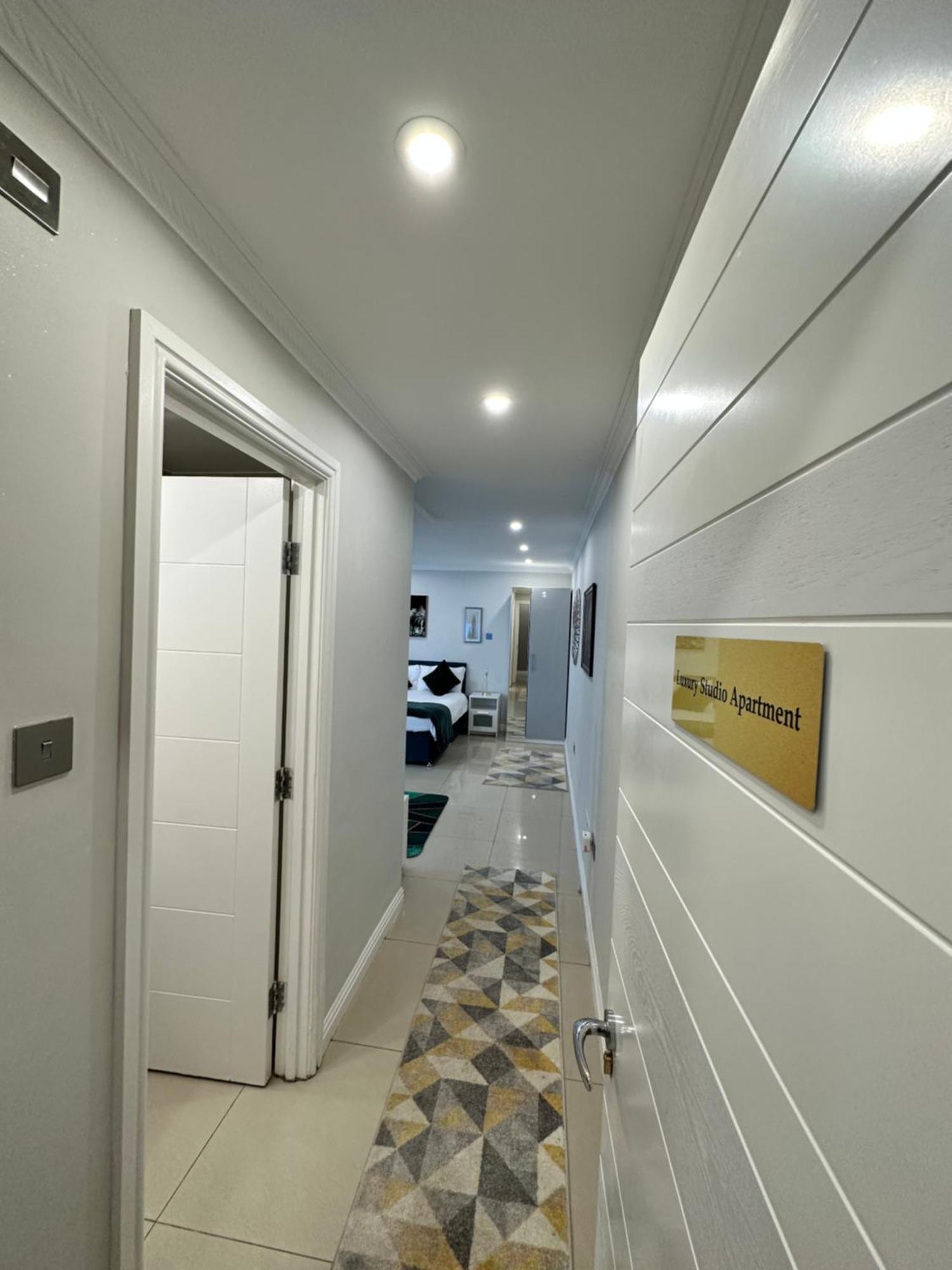 Luxury Studio Apartment Harrow on the Hill Exteriör bild