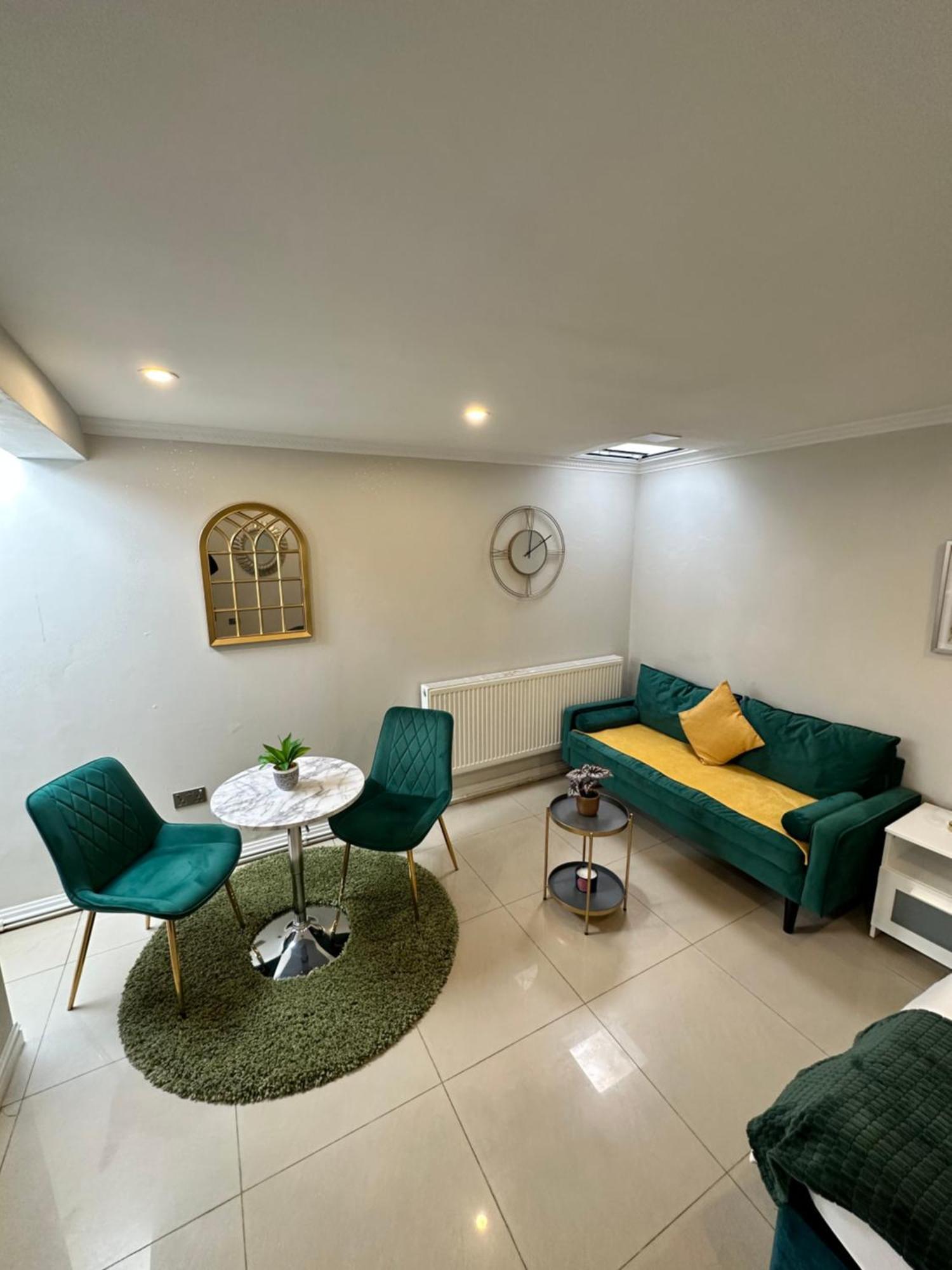 Luxury Studio Apartment Harrow on the Hill Exteriör bild