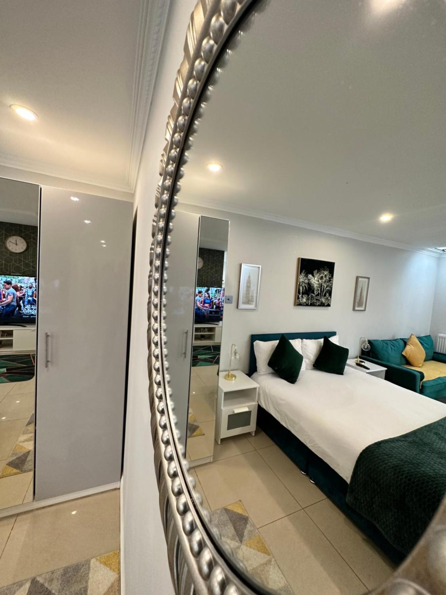 Luxury Studio Apartment Harrow on the Hill Exteriör bild