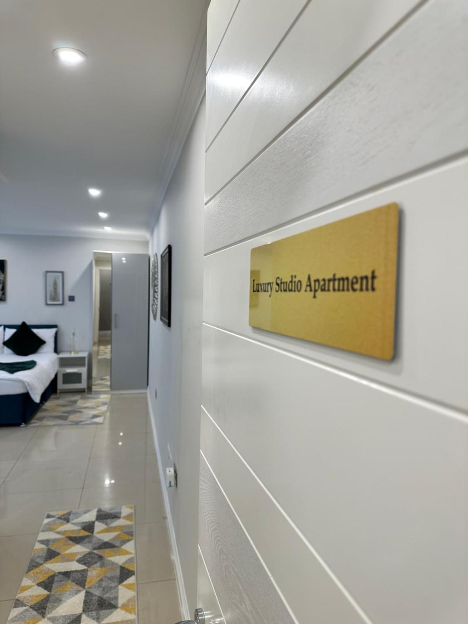Luxury Studio Apartment Harrow on the Hill Exteriör bild