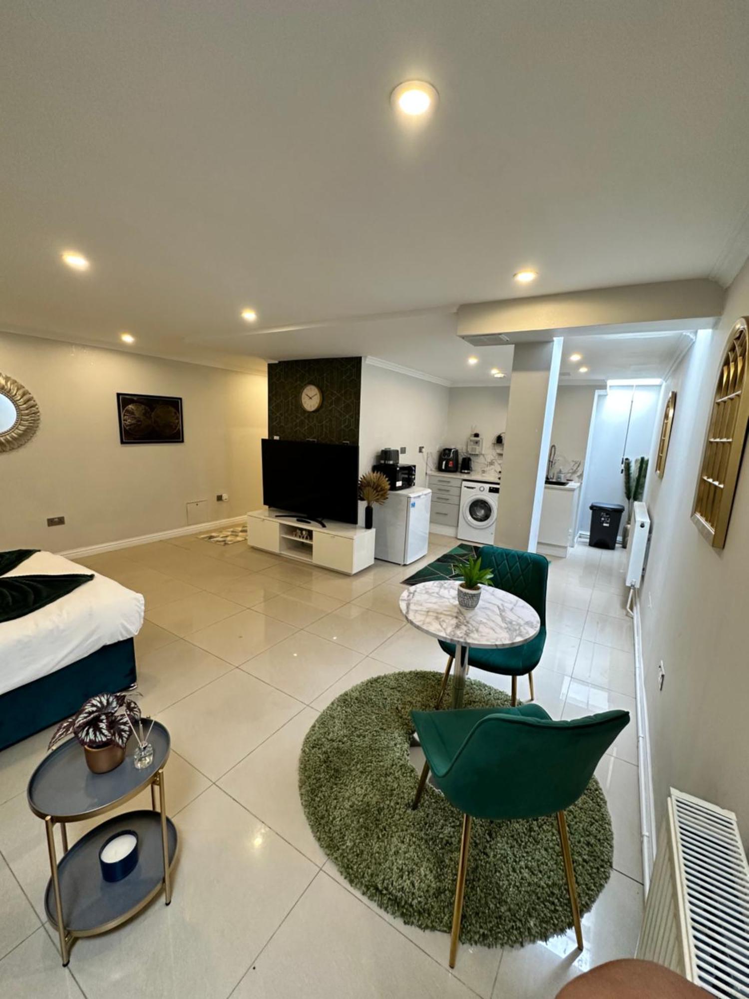 Luxury Studio Apartment Harrow on the Hill Exteriör bild