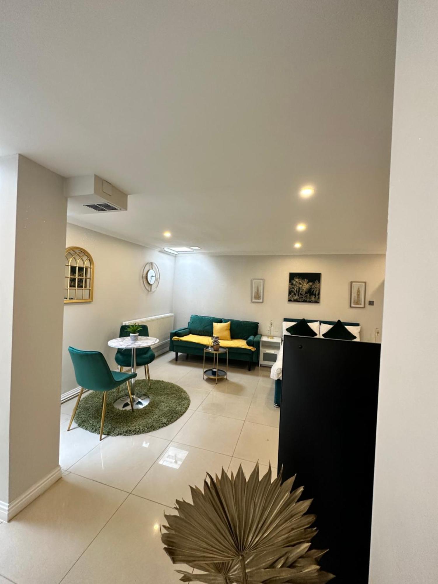 Luxury Studio Apartment Harrow on the Hill Exteriör bild
