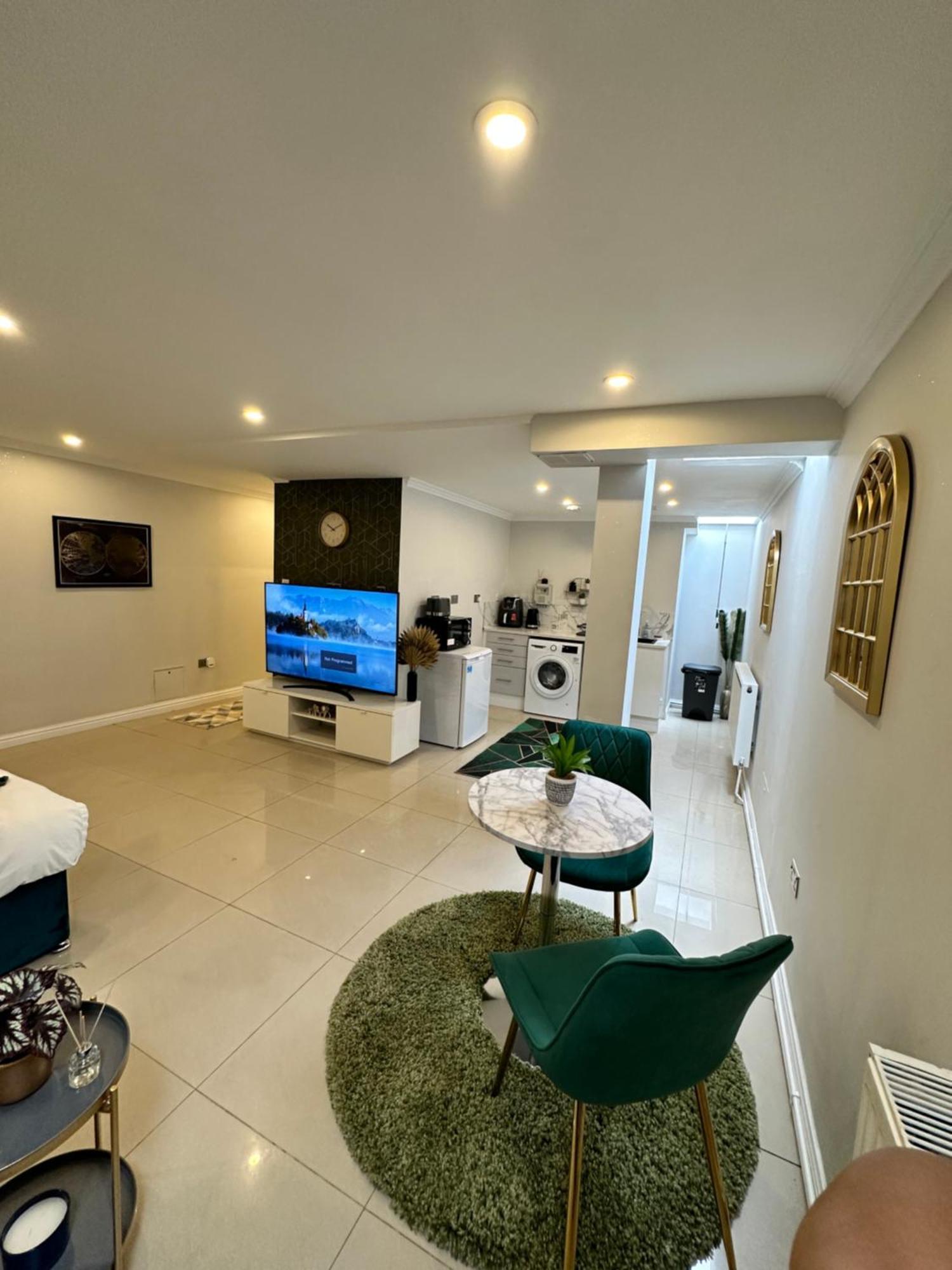 Luxury Studio Apartment Harrow on the Hill Exteriör bild