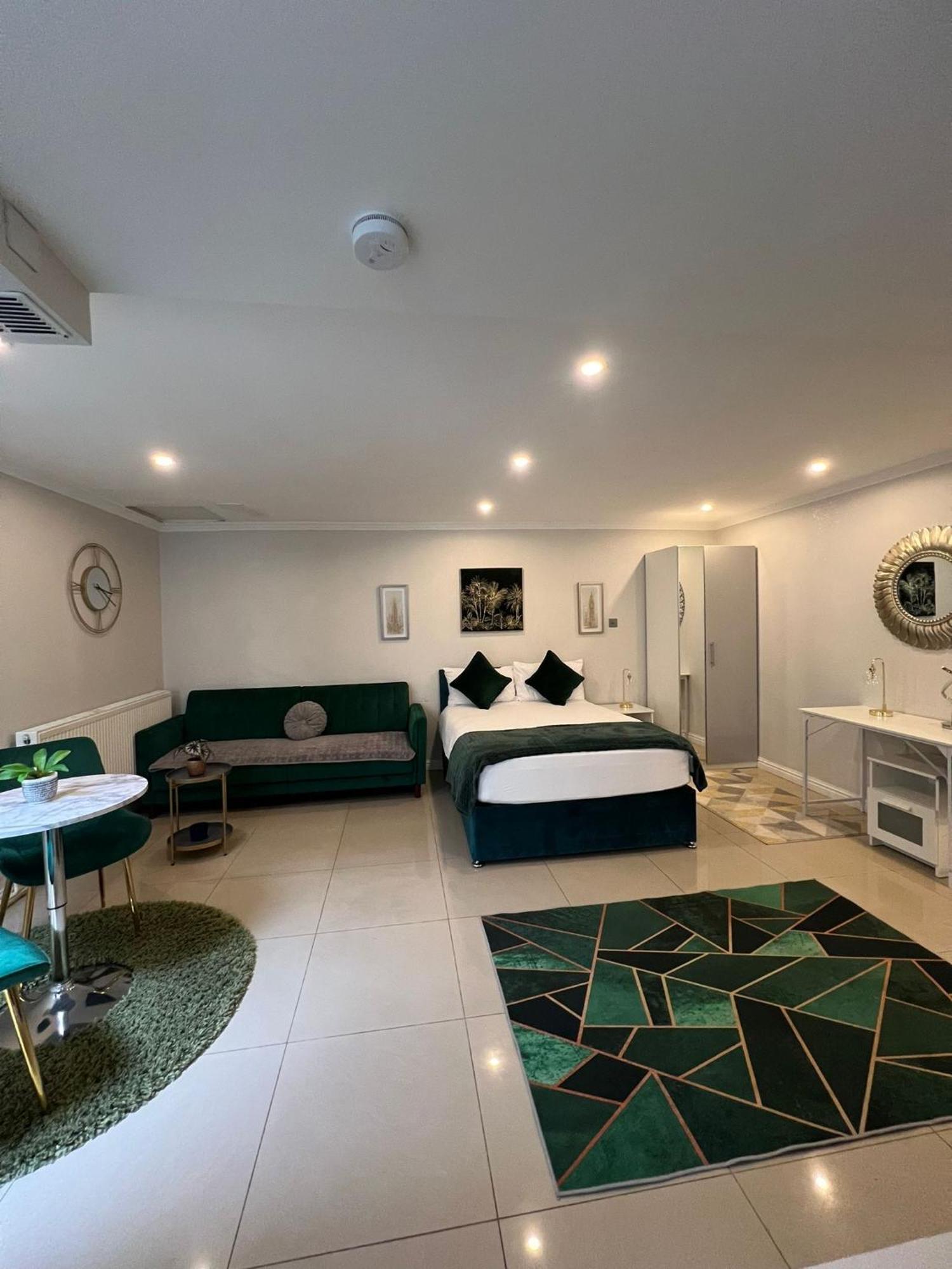 Luxury Studio Apartment Harrow on the Hill Exteriör bild