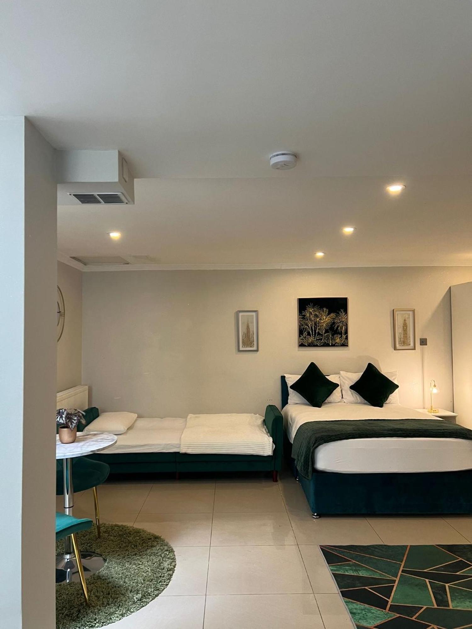 Luxury Studio Apartment Harrow on the Hill Exteriör bild